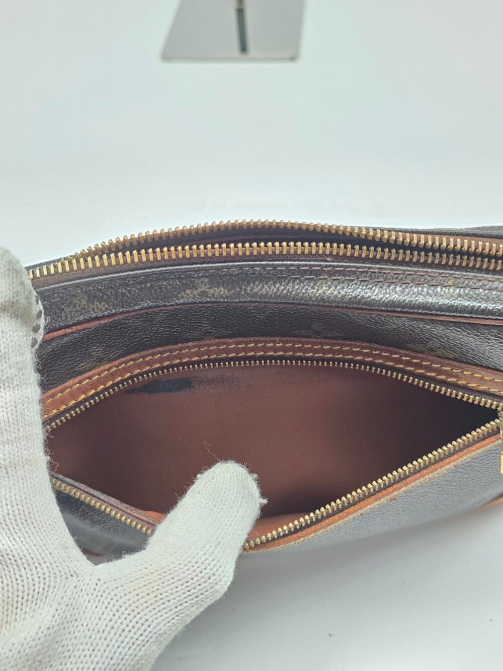 Authentic Louis Vuitton Marly Dragonne Monogram Canvas Zip Clutch Front Pocket - Picture 13 of 16